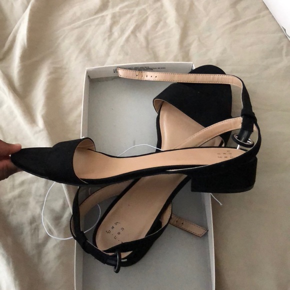 a•n•d ea wy black strap sandals - Picture 2 of 2